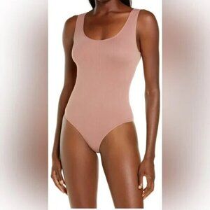 - SKIMS STRETCH RIB SCOOP NECK BODYSUIT- ROSE CLAY WOMEN'S SIZE L/XL‎